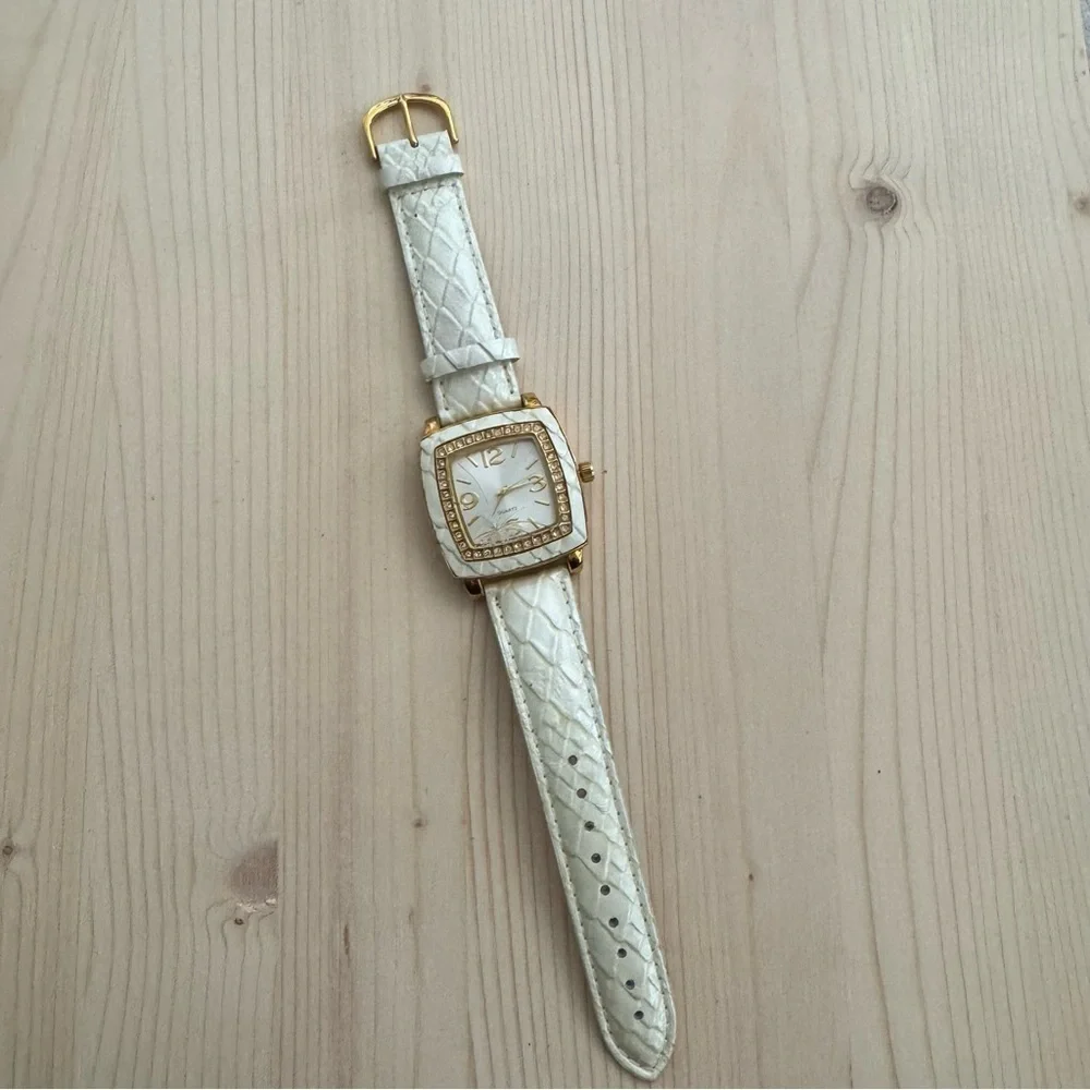 Vintage Joan Rivers Classics Crystal Jeweled White Leather Band Wrist Watch